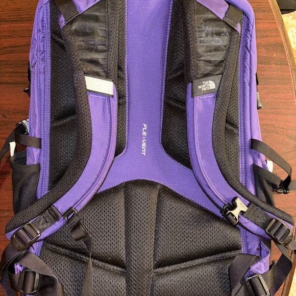 North Face Borealis hiking Backpack w/ laptop sleeve - Picture 3 of 3